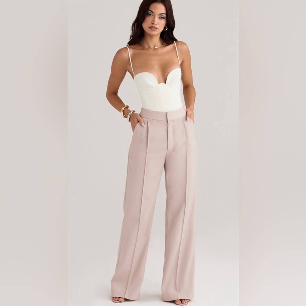 House Of CB ALIVIA
BEIGE LOOSE FIT TROUSERS